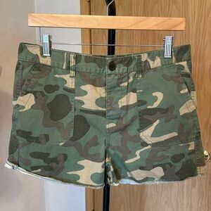 Madewell Women's Architect Green Camo Cargo Fray Hem Shorts size 28